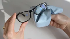 Geen vlekken meer: het geheim van kristalheldere brillen zonder spray en microvezeldoekjes