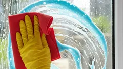 Waarom maïzena en azijn dé combinatie is voor kristalheldere ramen