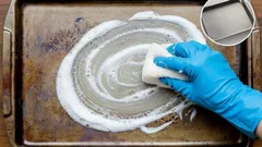 Moe van vet op de bakplaat? Meng deze twee ingrediënten en het vet maakt geen schijn van kans