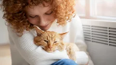 Wanneer jouw kat je als moeder ziet: tekenen dat je meer voor haar bent dan zomaar een mens