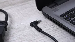 Moet je je laptop altijd aangesloten houden op de oplader? Onthoud dit voor eens en altijd