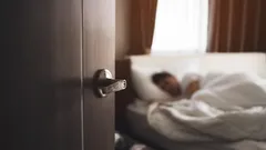 De slaapkamerdeur 's nachts open laten: wat zegt dat over jouw persoonlijkheid? Psychologen leggen uit