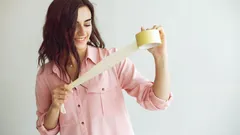 Plakband dat voor je werkt: geniale trucjes die alleen slimme huisvrouwen kennen