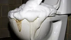 Sla deze truc niet over: je wc schoonmaken terwijl je slaapt