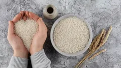 Ongewone rijsttruc om smalle vazen schoon te maken: methode die vuil beter verwijdert dan een borstel