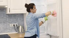 Hoe vaak moet je je koelkast schoonmaken? De beste expert-tip tegen nare geurtjes en schimmel