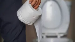 Spoel deze dingen nooit door het toilet: veel mensen maken deze fout - waarom je dat niet moet doen