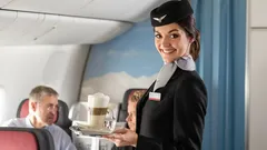 Het Domino-effect op hoogte: waarom cabinepersoneel stiekem water aan passagiers geeft