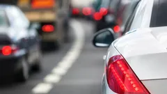 Waarom de overgang naar wintertijd zo gevaarlijk is voor automobilisten en voetgangers