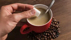 Cafeïne en suiker: wanneer kun je ze beter vermijden en hoe beïnvloeden ze je? — antwoorden van diëtisten