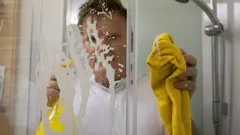 Laat de doucheruimte stralen: de beste schoonmaaktips van hotelexperts die je versteld doen staan